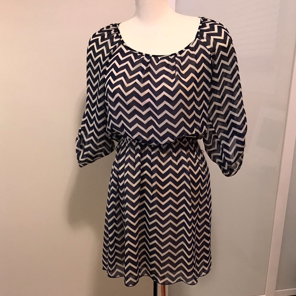 Speechless Chevron Chiffon Dress - M